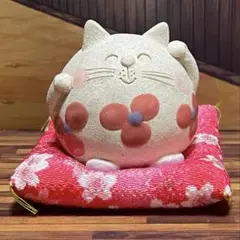 鈴入り　猫の置物　陶器製