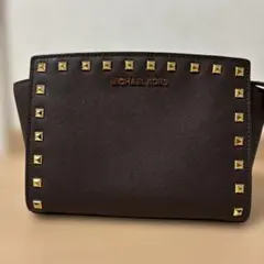 MICHAEL KORS スタッズ付きショルダーバッグ ブラウン
