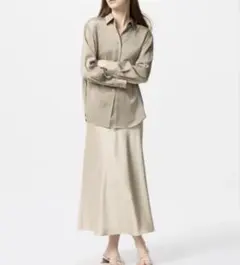 UNIQLO サテンスカート