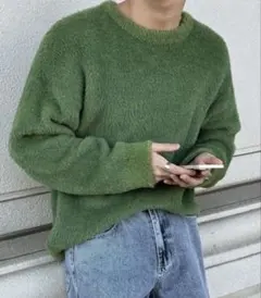 クルーネックニットセーター