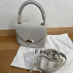 美品】 IANNE ショルダーバッグ ライトグレー - メルカリ