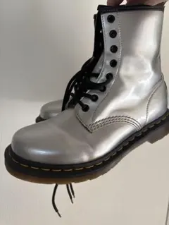 ドクターマーチン　シルバー　24865