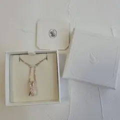 スワロフスキー　Hyperbola ペンダント　ネックレス