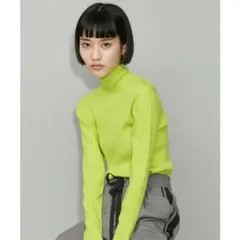 新品同様　アダムエロペ　エコベロRIBタートル　タートルネックニット　イエロー