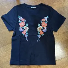 ROSE BUD 花柄刺繍 Tシャツ ブラックのサムネイル