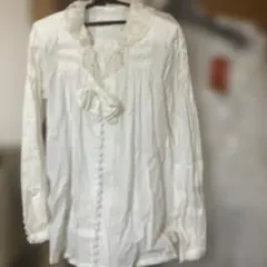 ピンクハウス　ヴィンテージ綿ローンブラウス（胡桃ボタン25個付き）袖口もオシャレ