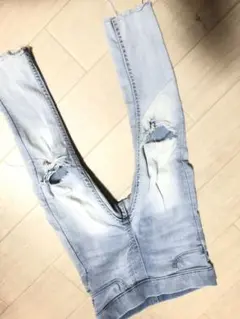 ダメージストレッチデニム