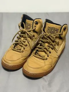 Nike ブラウン ハイカットスニーカー