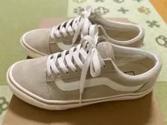 スニーカー 24