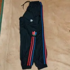 トラックパンツ