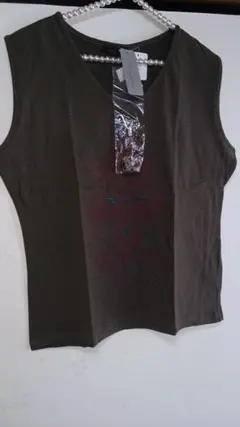 ♡新品＊大きいサイズ＊Vネックタンクトップ♪3Lカーキ◎ネックレス付