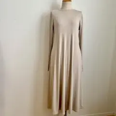 ユニクロ　リブフレアワンピース　ベージュ 長袖 Aライン カットソーワンピース