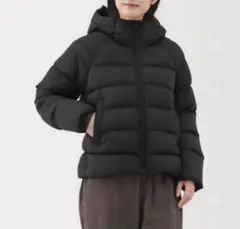 無印良品　新品　婦人　軽量ダウンポケッタブル　フード付きジャケット　黒　ブラック