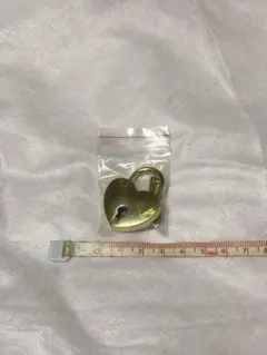 ハンドメイド 材料 チャーム ストラップ ビーズ 8個セット