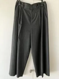 コムサイズムのクロップドパンツ