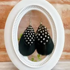 フェザー　羽根ピアス　羽　ブラック　アジアン雑貨　夏　プール　海　祭り