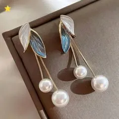 葉デザインパールロングピアス　カジュアル　エレガント　個性的　フェミニン