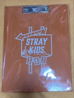 スキズ　STRAY KIDS オレンジクリップボード SKZOO