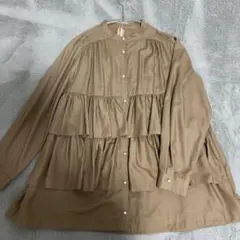 美品ベージュ フリル 長袖シャツ