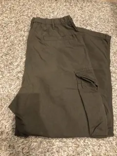 UNIQLOカーキカーゴパンツ