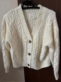 GU ホワイト ケーブル編み カーディガン