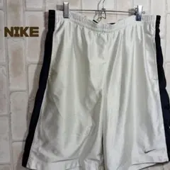 NIKE　ナイキ　ショートパンツ　バスパン　白　刺繍