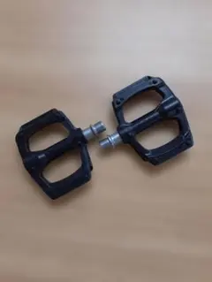 60 BP0716-01 ADEPTフラットペダル自転車パーツブラック左右セットのサムネイル