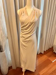 anuans ワンピース　ベージュ