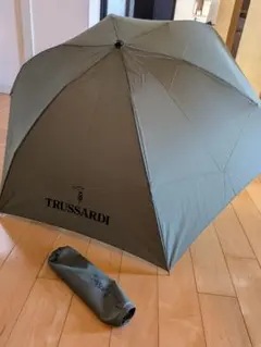 9 TRUSSARDI 折りたたみ 傘 雨がさ 直径92cm グレー オリーブのサムネイル