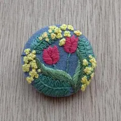 ハンドメイド　刺繍　ブローチ