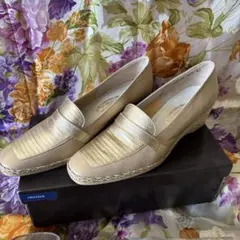 ベージュゴールド　ローファーパンプス