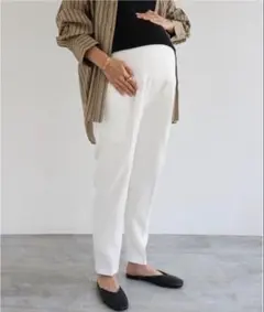 and Me【マタニティ】きれいめツイルテーパードパンツ（白、M）