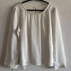 【美品】ロディスポット　トップス　レディース　ホワイト ビーズ装飾 長袖ブラウスのサムネイル