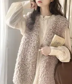 即日発送！新品　プードル　フェイクファーベスト　べージュ　M