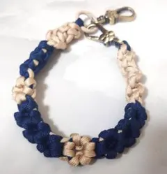 ハンドメイド 花 パラコード ストラップ ネイビー＆ベージュ アクセサリー