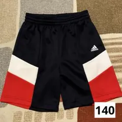 美品【adidas】ハーフパンツ　140