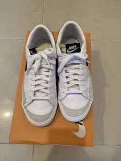 ナイキ ウィメンズ ブレーザー ロー 77 スニーカー 23.5cm