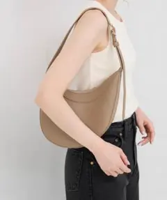 VELETTO　ベレット　SLOBE　IENA 　ハーフムーンバッグ　グレージュのサムネイル