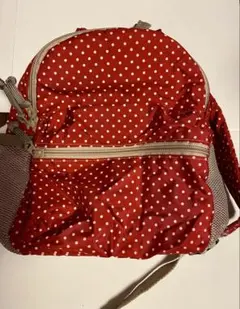 赤い水玉模様の小型リュック