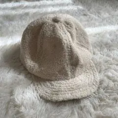 美品　キャップ　レディースキャップ　フリース素材　クリーム/ベージュ色