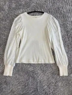 美品☆NICE CLAUP ホワイト長袖トップス　ナイスクラップのサムネイル