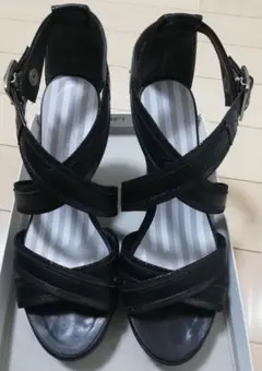 ダイアナ　サンダル 　黒　ラメ　ウェッジ