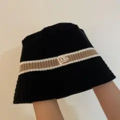バケットハット 黒 リブ編み ベージュストライプ刺繍ロゴ