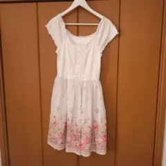 (29)花柄刺繍付きホワイトワンピース
