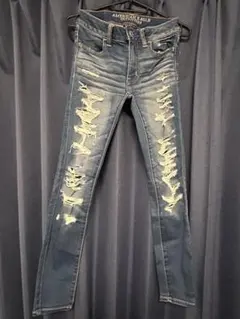 【値下げ】AMERICAN EAGLE OUTFITTERS ダメージ デニムのサムネイル