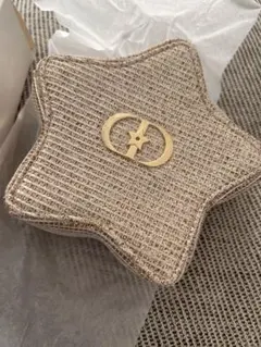 早い者勝ち！Dior クリスマスコフレ星型ゴールドポーチ2025
