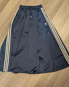 adidas 　トレイフォイル　ネイビー フレアロングスカート