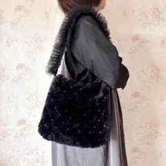 モコモコボアファーと日本製フェイクレザー　スタイルが華やく大人のふわふわバッグ