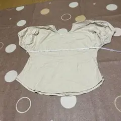 ベージュ 半袖 Vネック シャツ