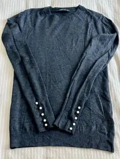 ZARA パールボタン付きダークグレーセーター
